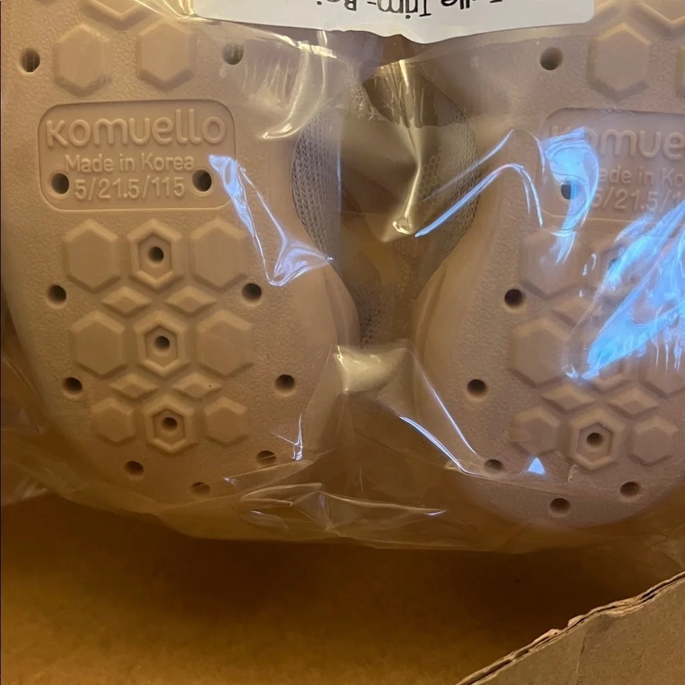 Komuello Adorable Cream Ruffle Baby Socks Size 5